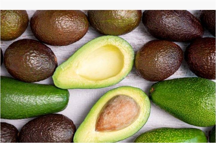 A collection f ripe and unripe avocados