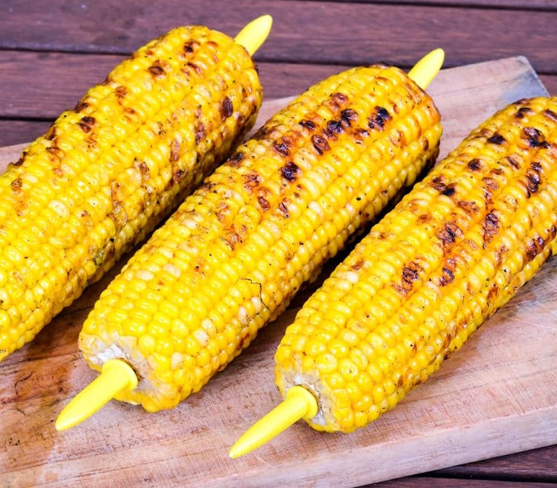 Roasted corn on cobs